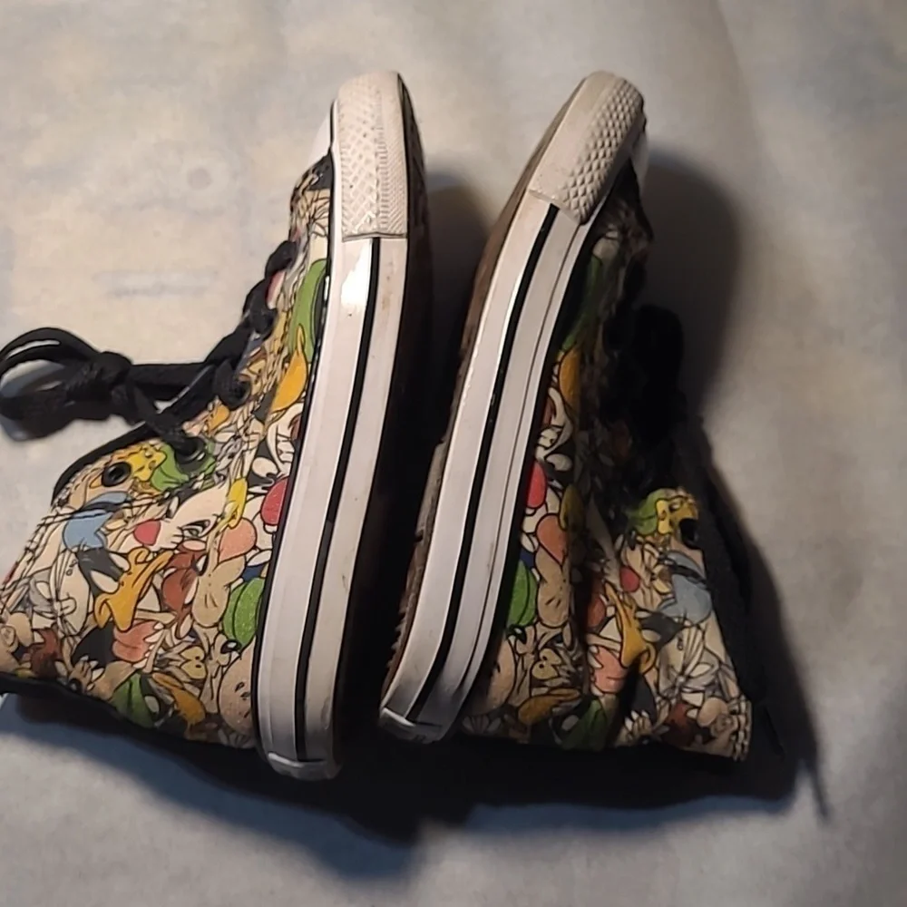 Kids Converse Looney Tunes Chuck Taylor Hightop Sneakers 👟